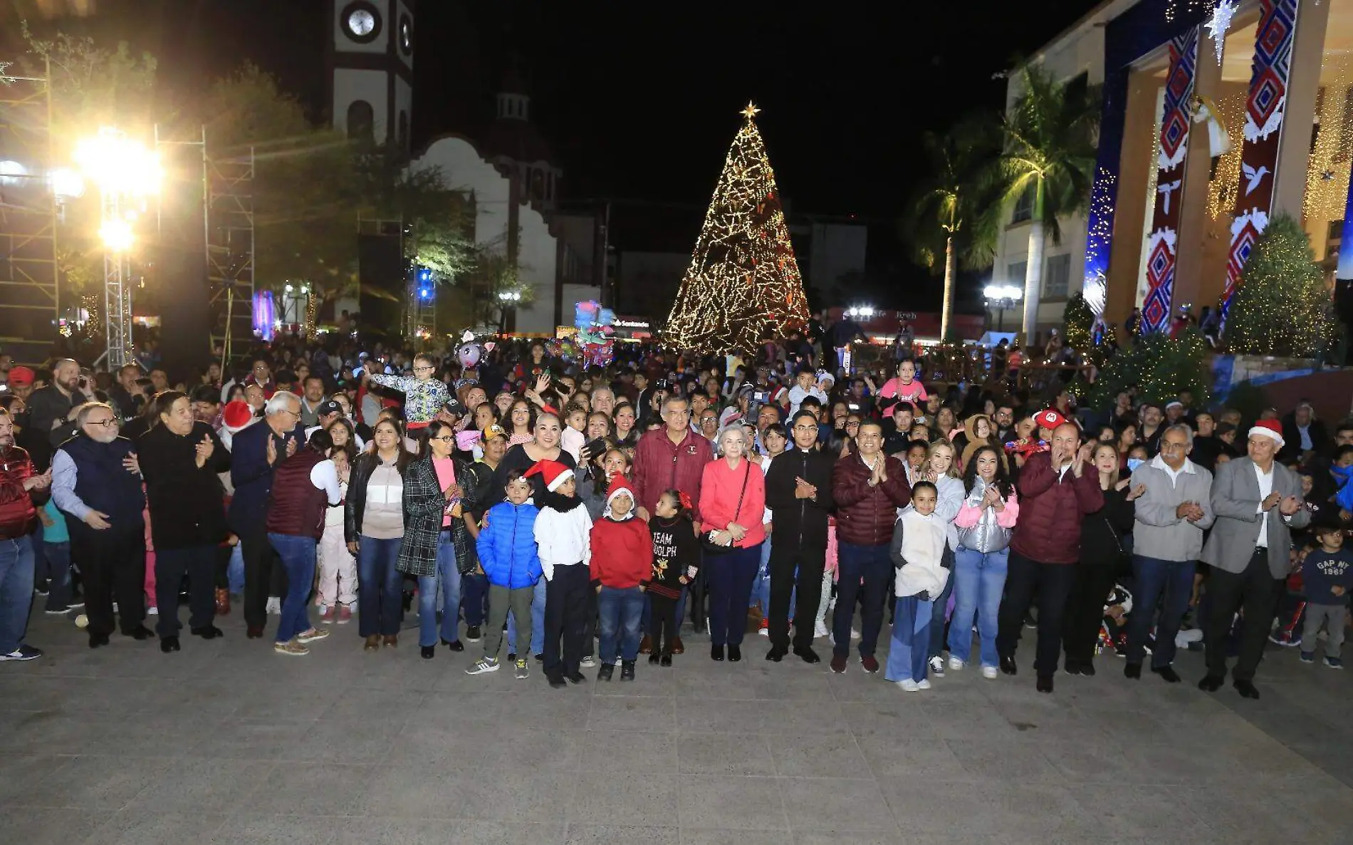 Américo Villarreal desde Tamaulipas encabeza desfile navideño 